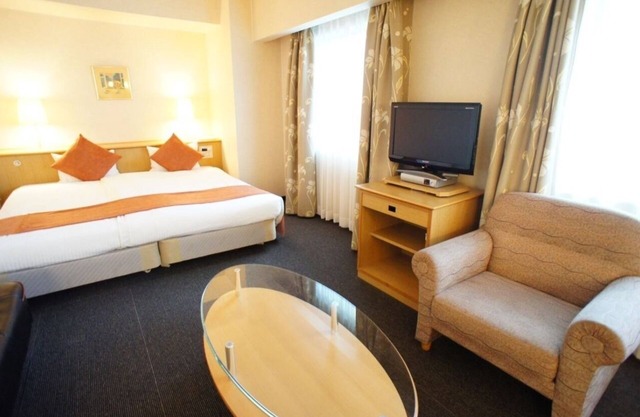Hollywood Twin Smoking 36 sqm no breakfast / Osaka Ōsaka