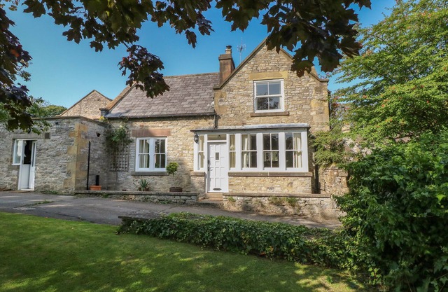 Holmefield, BAKEWELL