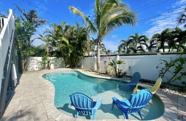 Holmes Beach House at AMI 200 steps to blue water and powder white sands!