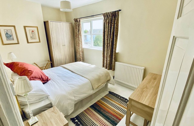 Wrexham and Chester Historical, comfortable, Georgian home in Holt