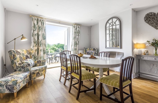 Located in glorious rolling countryside just outside of the attractive and popular village of Cattis