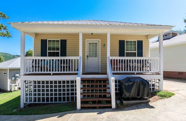 Home #13 Decks Docks FlipFlops(No Pets)