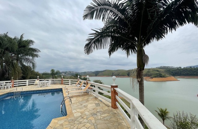 Home 69 I House in Igaratá with Private Pool and Reservoir View
