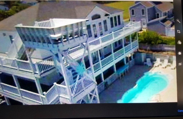 Maison de 5 chambres avec grande piscine, espace de divertissement extérieur, salle de jeux et salle de médias