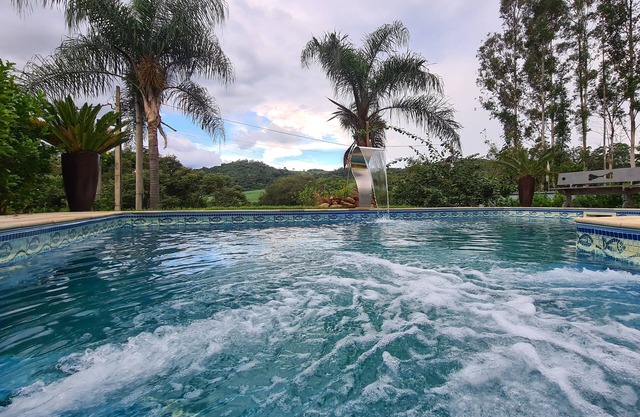 Sobrado Atibaia - SP. Copropriété avec piscine et nature