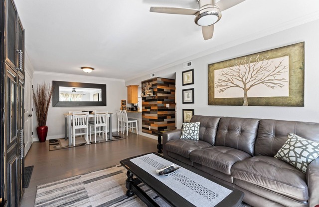 Home Away From Home-Cozy Condo Mountain Views Airport-30 min.