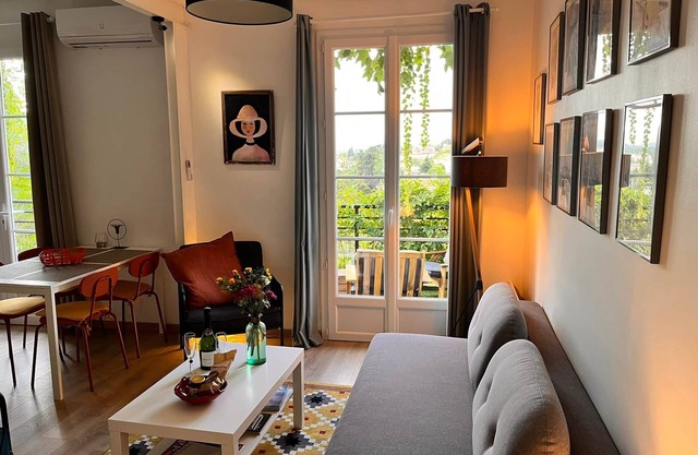 Un nid douillet et charmant à proximité du centre. Terrasse avec vue panoramique