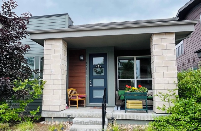 Stapleton NOUVEAU Ranch moderne de 2400 pieds carrés avec sous-sol fini