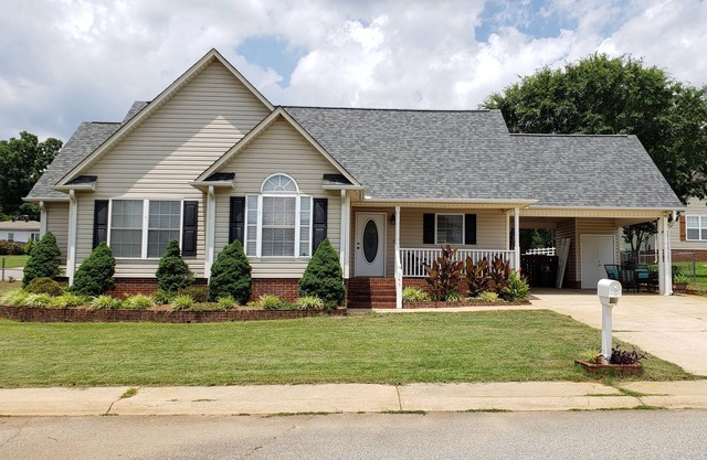 Home Away from Home - Monthly Rental near Downtown Greer, GSP Airport, BMW