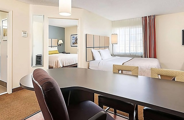 Home Away From Home! Outdoor Pool, Free Parking, Near Freedom Lake Park