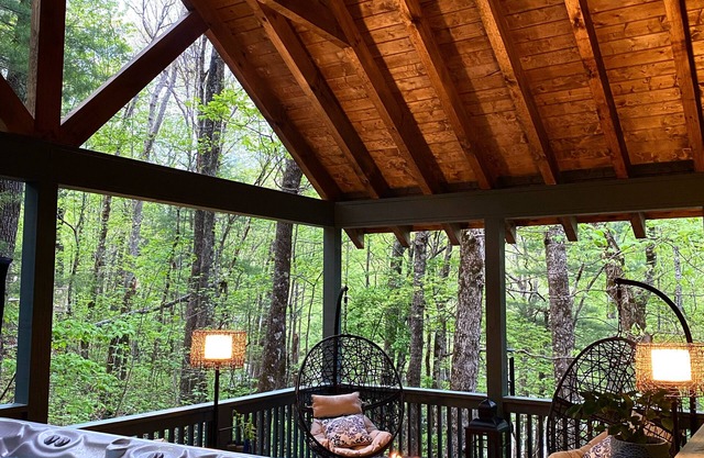 Home away from home with private hot tub, golf cart and more!!