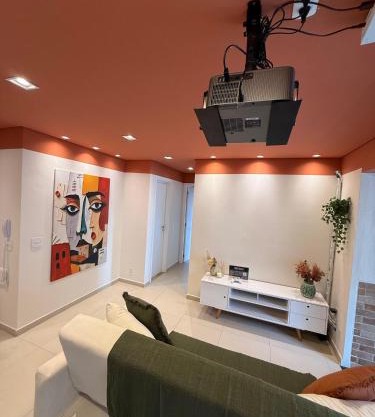 Home Cinema em Resort Top com Xbox e 2 Qts com AC