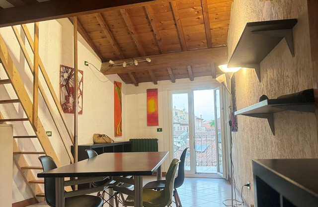 HOME ELENA - APARTMENT IN THE CENTER 5 MINUTES FROM THE ESTENSE CASTLE