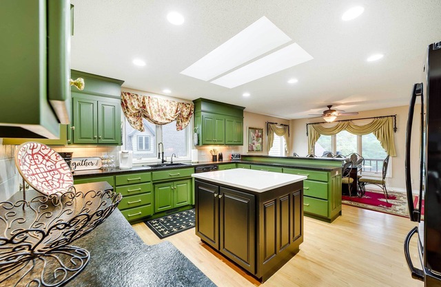 NOUVEAU! Maison Bella Vista avec terrasse et vue sur le lac Windsor!