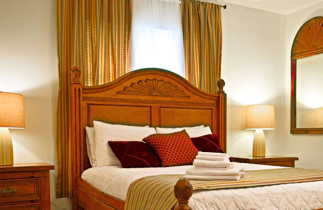 NOUVEAU Granada Gates @ Warm Mineral Springs Park, A / C, Wi-Fi, Parking, Gulf Beaches