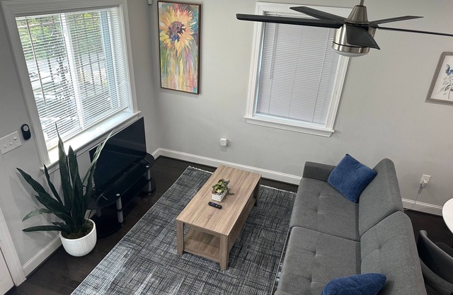 2 Bed/2.5 Bathroom Home Close to Navy Yard and Downtown DC