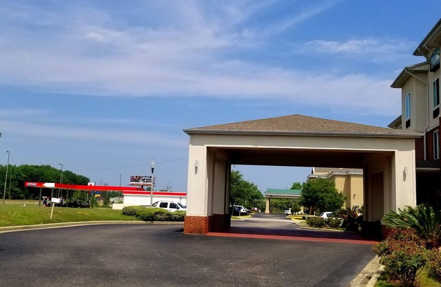 Home Inn & Suites