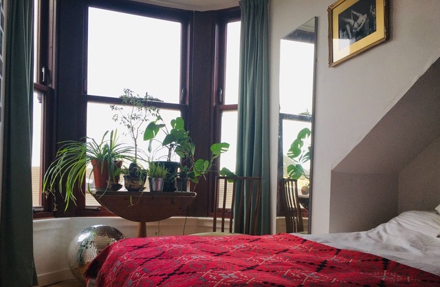 Home is where you lay your hat - minutes to GLA airport
