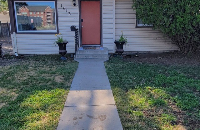 Home of the Mavericks Lovely 2-bedroom bungalow in Grand Junction