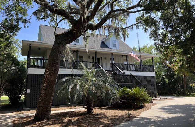 Home on Golf course Gated Community Beachwalk away