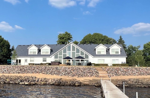 Belle grande maison sur le lac Petenwell - à environ 30 minutes de la Wi Dells!