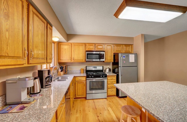 4 chambres sur le lac Colby! Twin City Family & Escapade en groupe! Pas de l'eau
