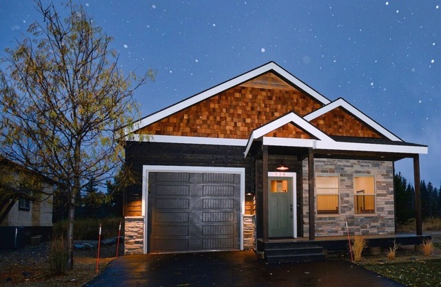 Home on the Range - Premium Golf Course Home - Pet Friendly - Upgraded Finishes