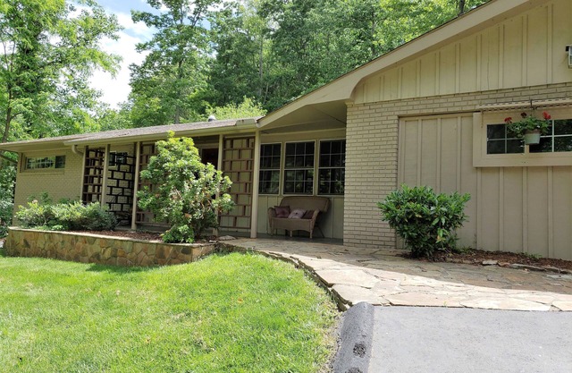 Home So Sweet! Espace pour 10 AJOUTER un chalet à côté peut accueillir 4 de plus. # 878525