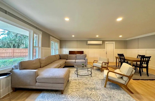 Home Under The Oaks - 3 bedroom - 2 bath - 2 Miles to Parris Island!