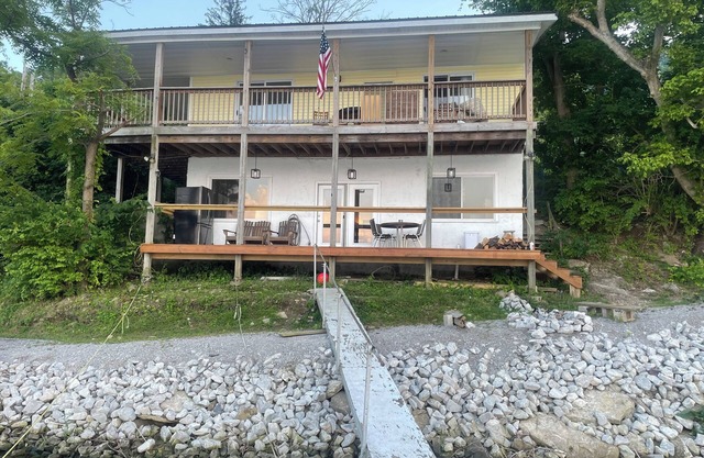 Home unit 2 in Warsaw, ky/ Charms River Side House
