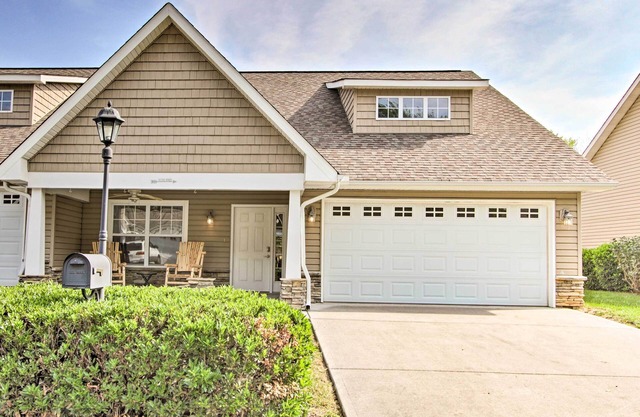 NOUVEAU! Pigeon Forge Home w / Pool, à 2 km de l'île!