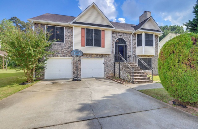 Home w/ Dog-Friendly Yard in Quiet Atlanta Suburb