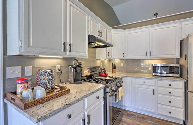 NEW! Home w/ Grill - 4 Mi to CO National Monument!
