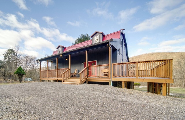 Home w/ River View & Game Room in Tidioute!