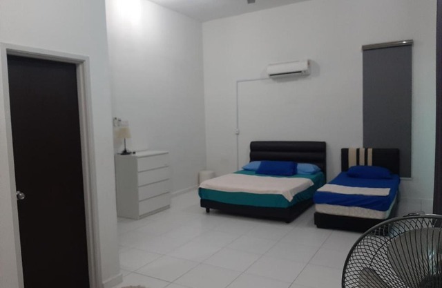 Home2stay Hayyan Muslim Pool