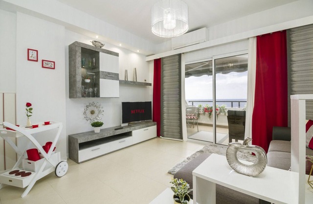 HomeForGuest APPARTEMENT AVEC VUE SUR LA MER, BARBECUE, PALESTRA, PALESTRA
