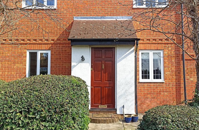 Homely 1 bedroom house with additional sofa bed