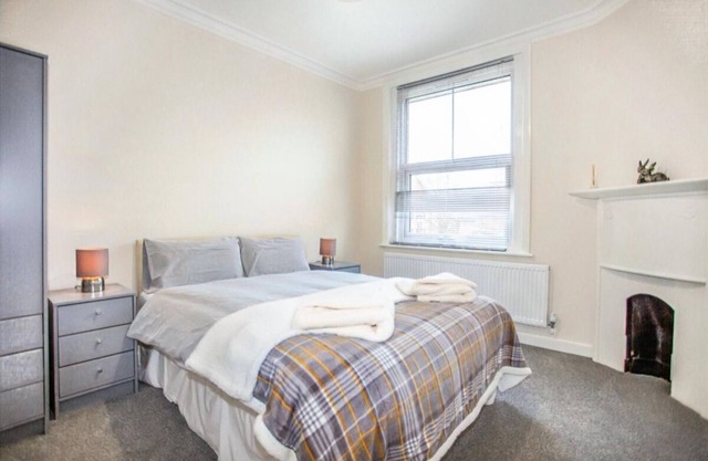 Homely 2Bedroom/1Bathroom Flat w/ FREE WIFI & FREE PARKING