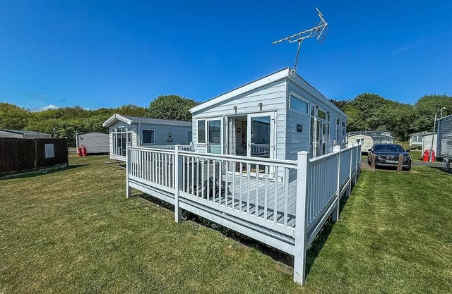 Homely 6 berth caravan with full decking at Kessingland Beach ref 90046BC