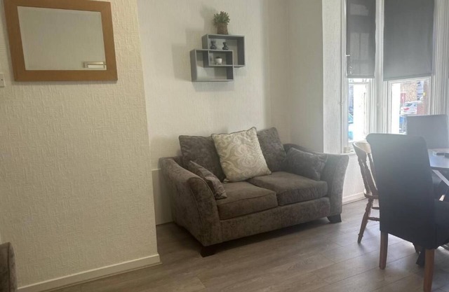 Homely & Quiet! 2BR CITY CENTRE Nr High Street by Everhome Ltd