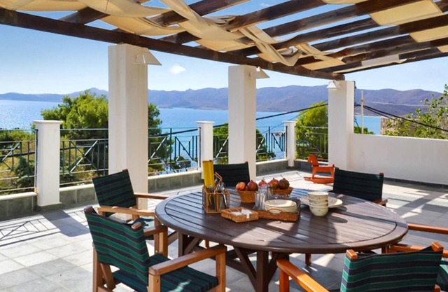 Homerez - À 10 m de la plage ! Villa pour 12 pers. avec jardin à Karistos