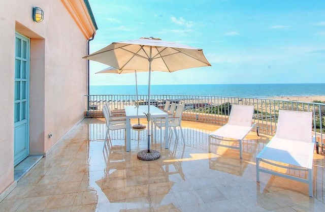 Homerez - À 180 m de la plage ! Appartement pour 4 pers. avec piscine partagée