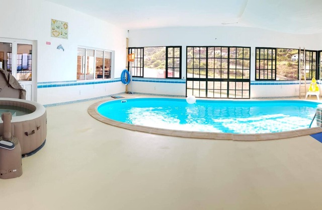 Homerez - À 300 m de la plage ! Villa pour 6 pers. avec piscine à Porto da Cruz