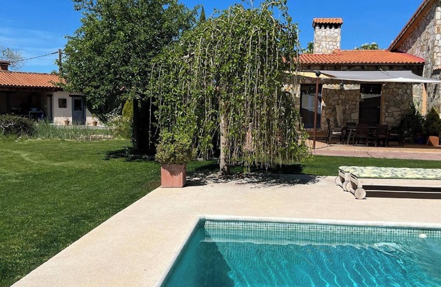 Homerez - Villa 4 Chambres avec Piscine Privée