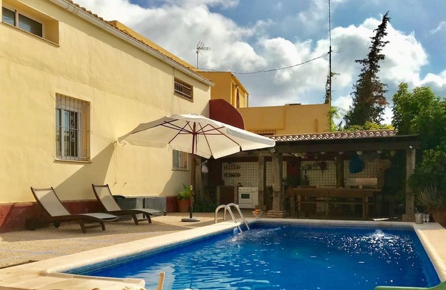 Homerez - Grande villa à 6 km de la plage pour 12 pers. avec piscine et jacuzzi