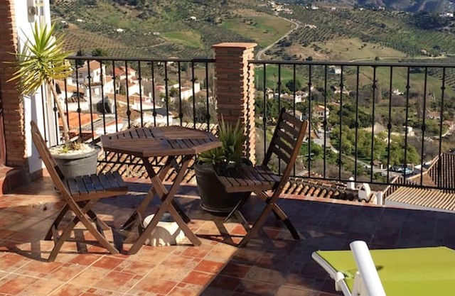 Homerez - Appartement pour 4 pers. avec jacuzzi et terrasse à Casarabonela