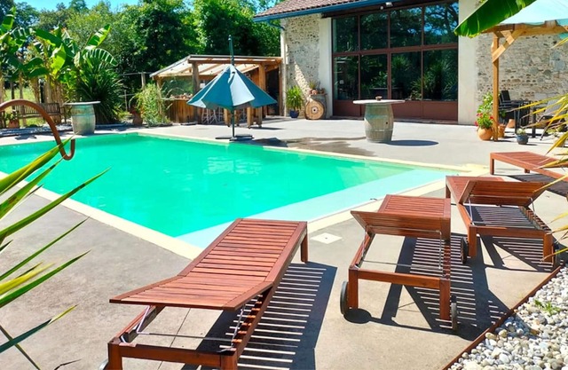 Homerez - Big villa for 21 ppl. with swimming-pool at Saint-Jean-de-Marsacq