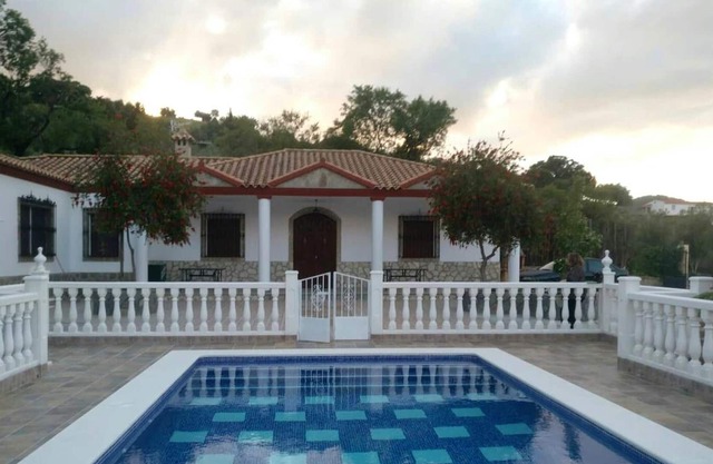 Homerez - Big chalet for 11 ppl. with swimming-pool and terrace at Prado del Rey