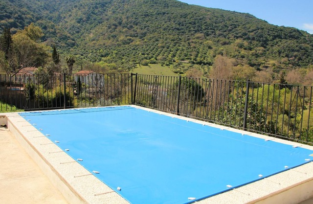 Homerez - Grande villa pour 10 pers. avec piscine et terrasse à Benamahoma