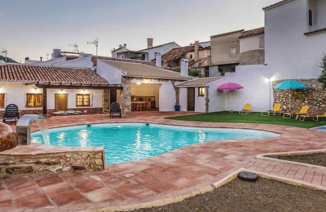 Homerez - Grande villa pour 11 pers. avec piscine et terrasse à Mondrón